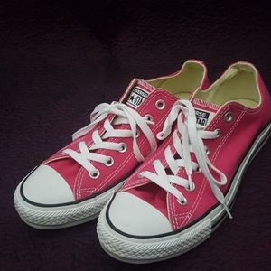 Pop pink Chuck Taylor All Star Converse